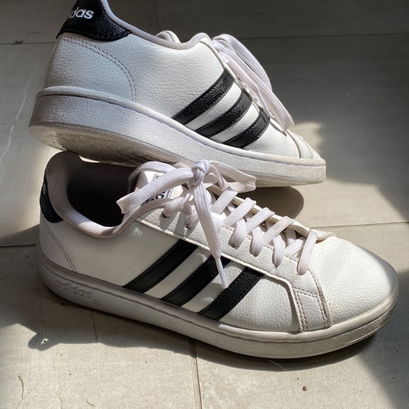 Adidas Women's Grand Court 2.0 Sneaker - Picture 5 of 10